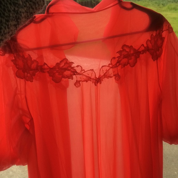 💋💔Red Sheer Vintage Dressing Gown💔💋 - Picture 4 of 7